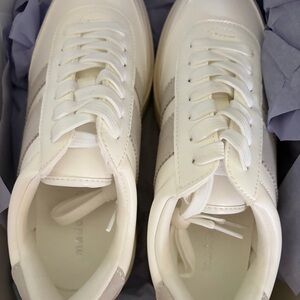 Madden Girl White Cream Low-Top Sneakers